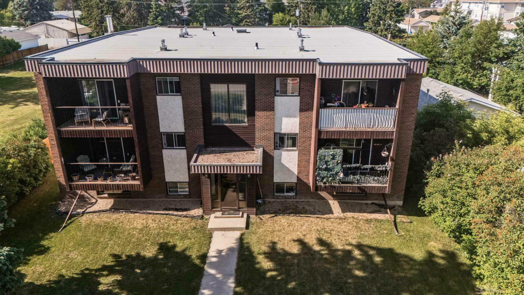 Property Photo: 5326 50 Avenue 1-12 AB T4L 1C2