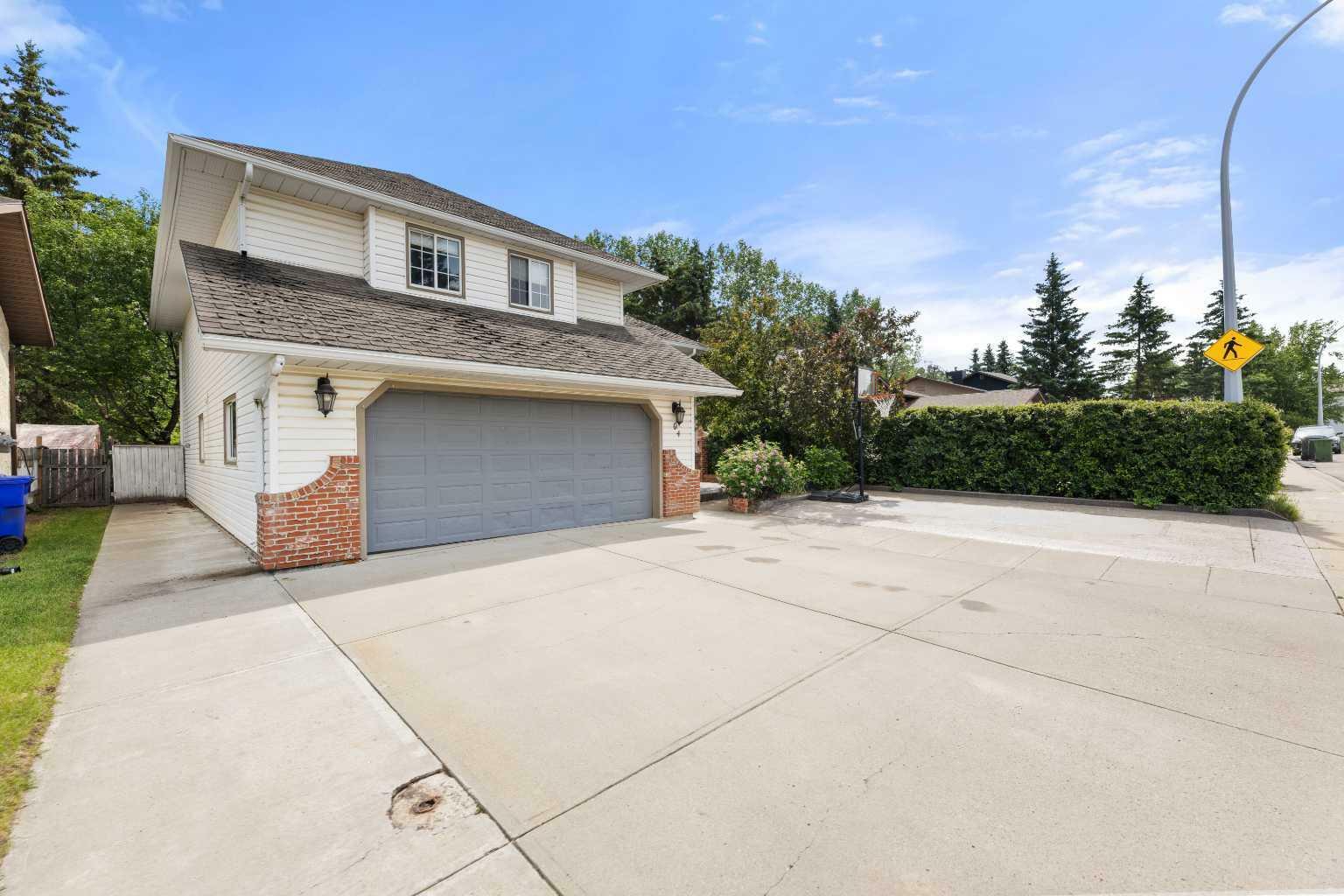 Property Photo: 94 Balsam Crescent AB T4H 1K9