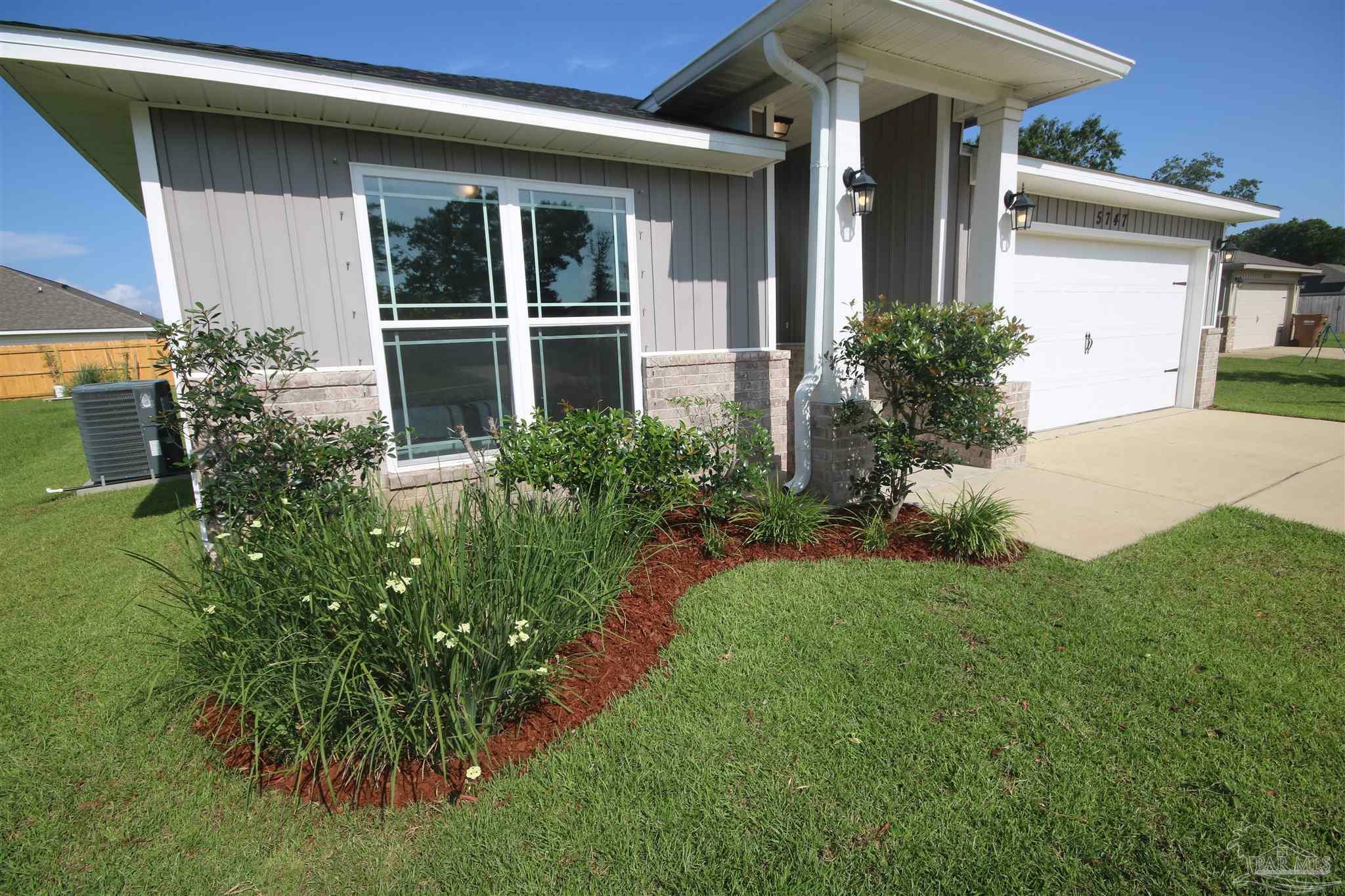 Property Photo: 5747 Peach Dr FL 32571
