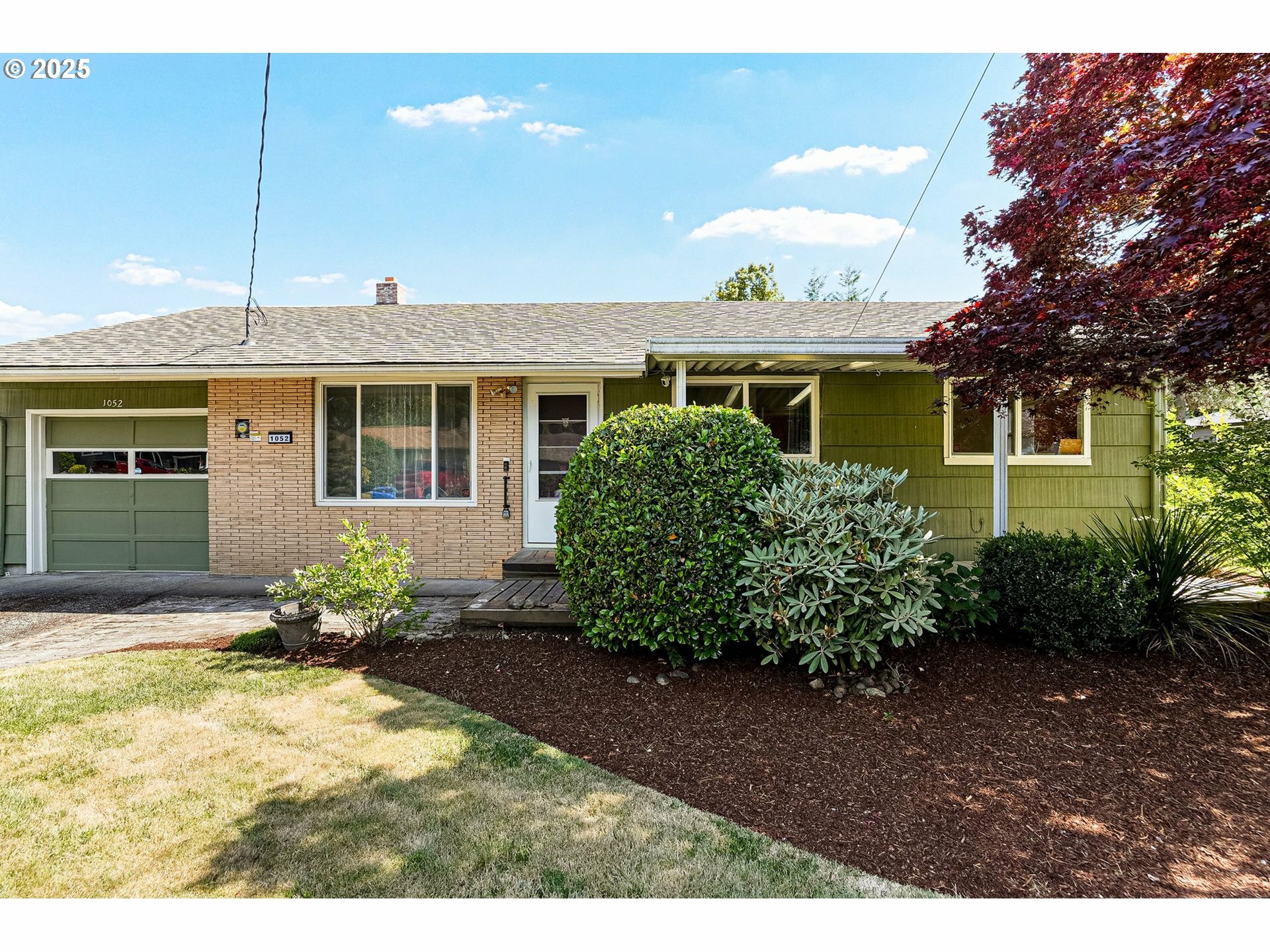 Property Photo: 1052 Shamrock Dr SE OR 97302