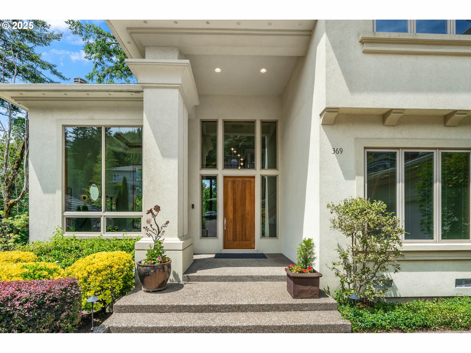 Property Photo: 369 NW 81st Pl OR 97229
