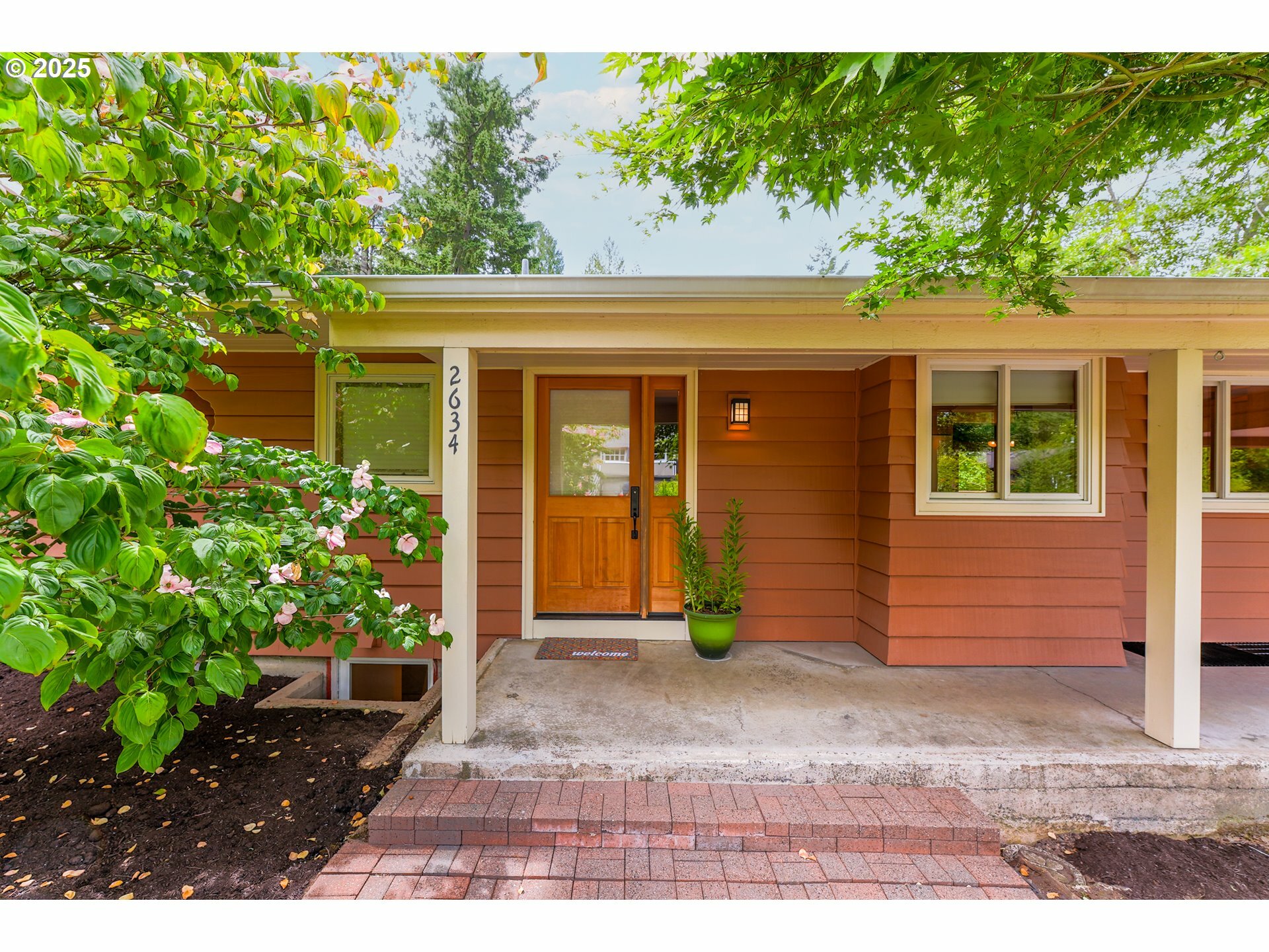 Property Photo:  2634 SW Boundary St  OR 97239 