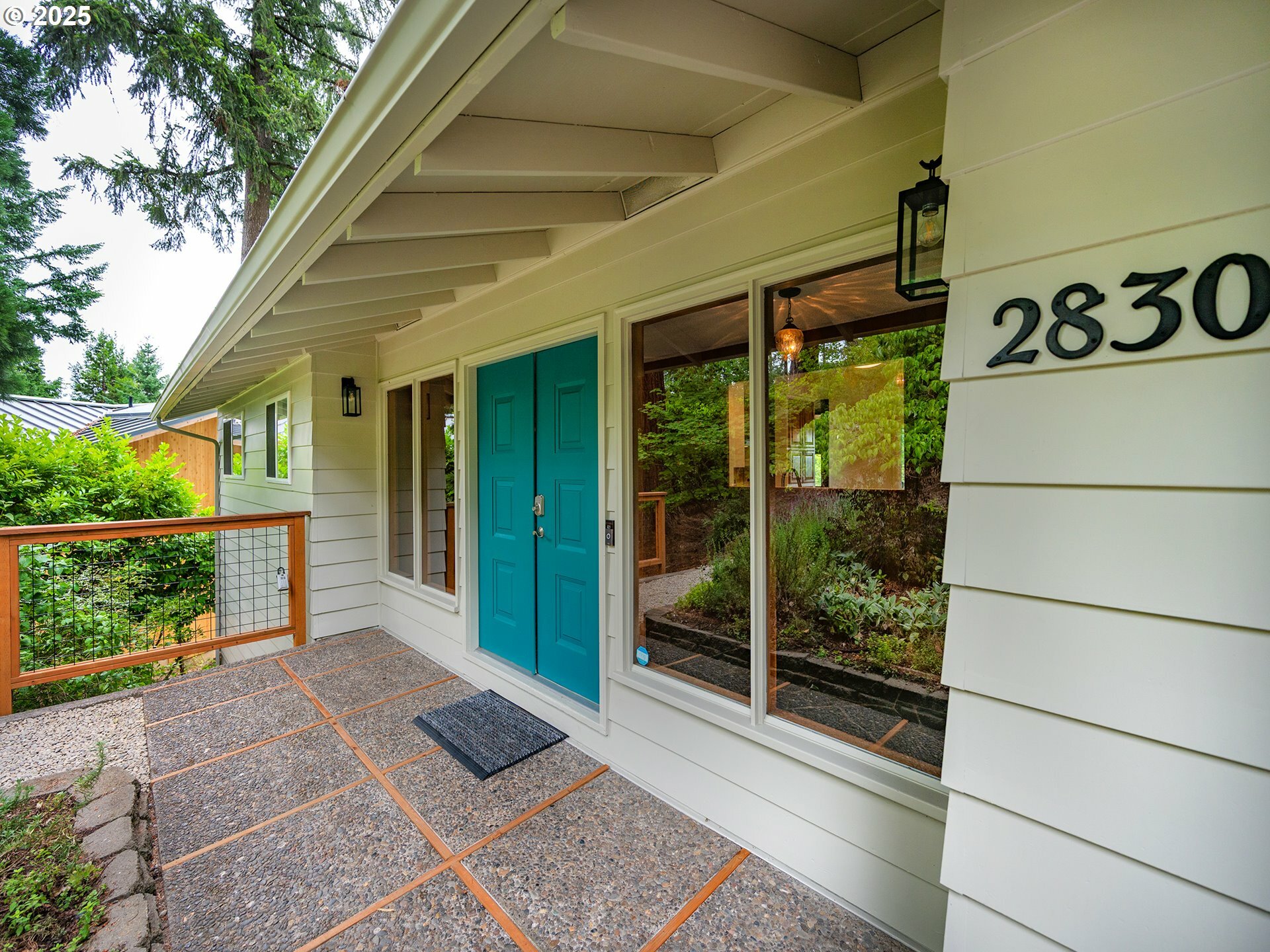Property Photo: 2830 Capital Dr OR 97403