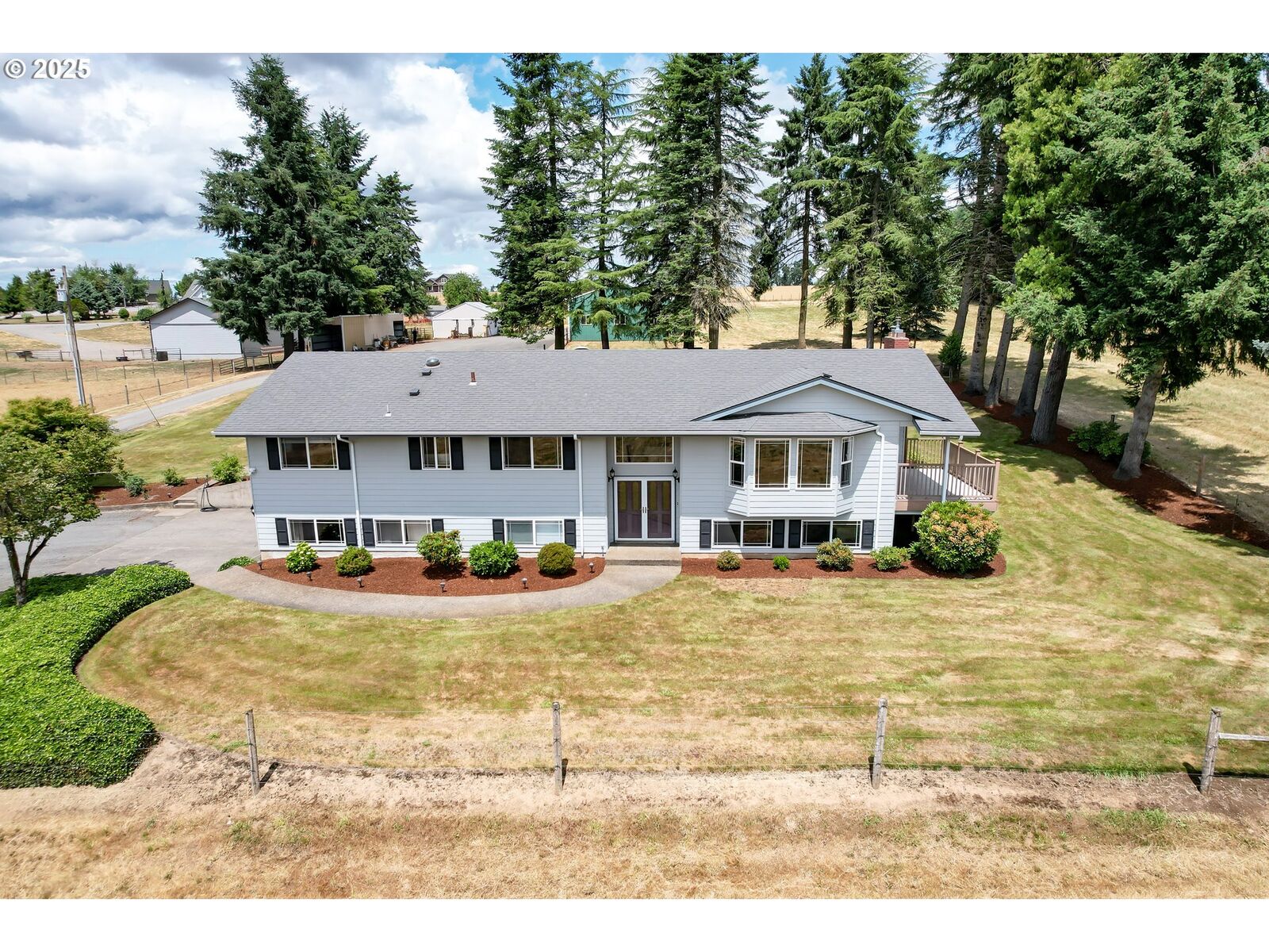 Property Photo: 39903 Mertz Dr SE OR 97383