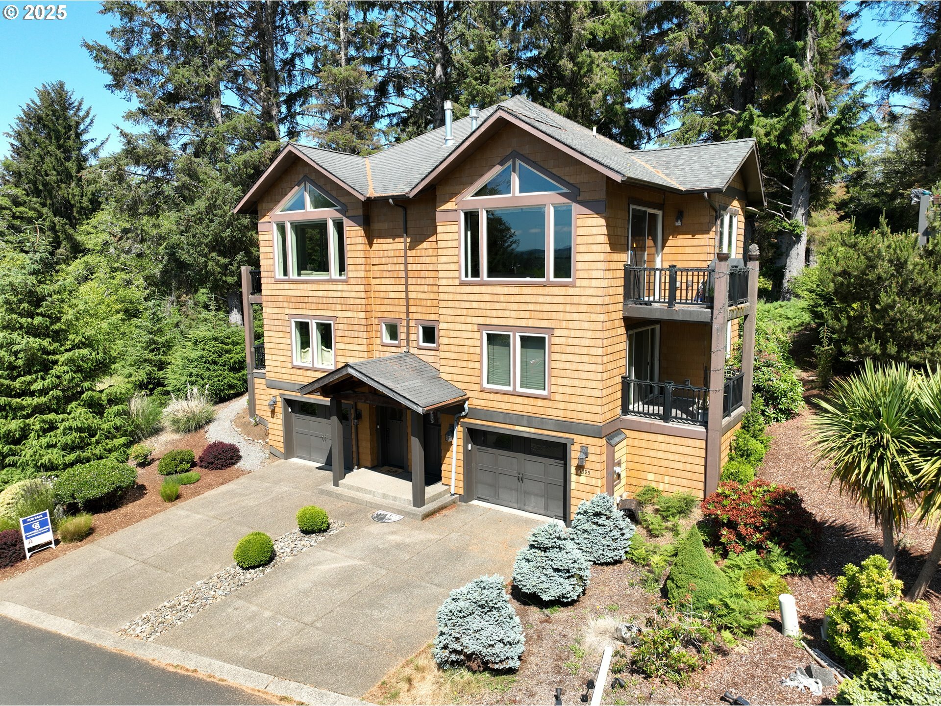 Property Photo: 3095 NE Cascara Ct OR 97367