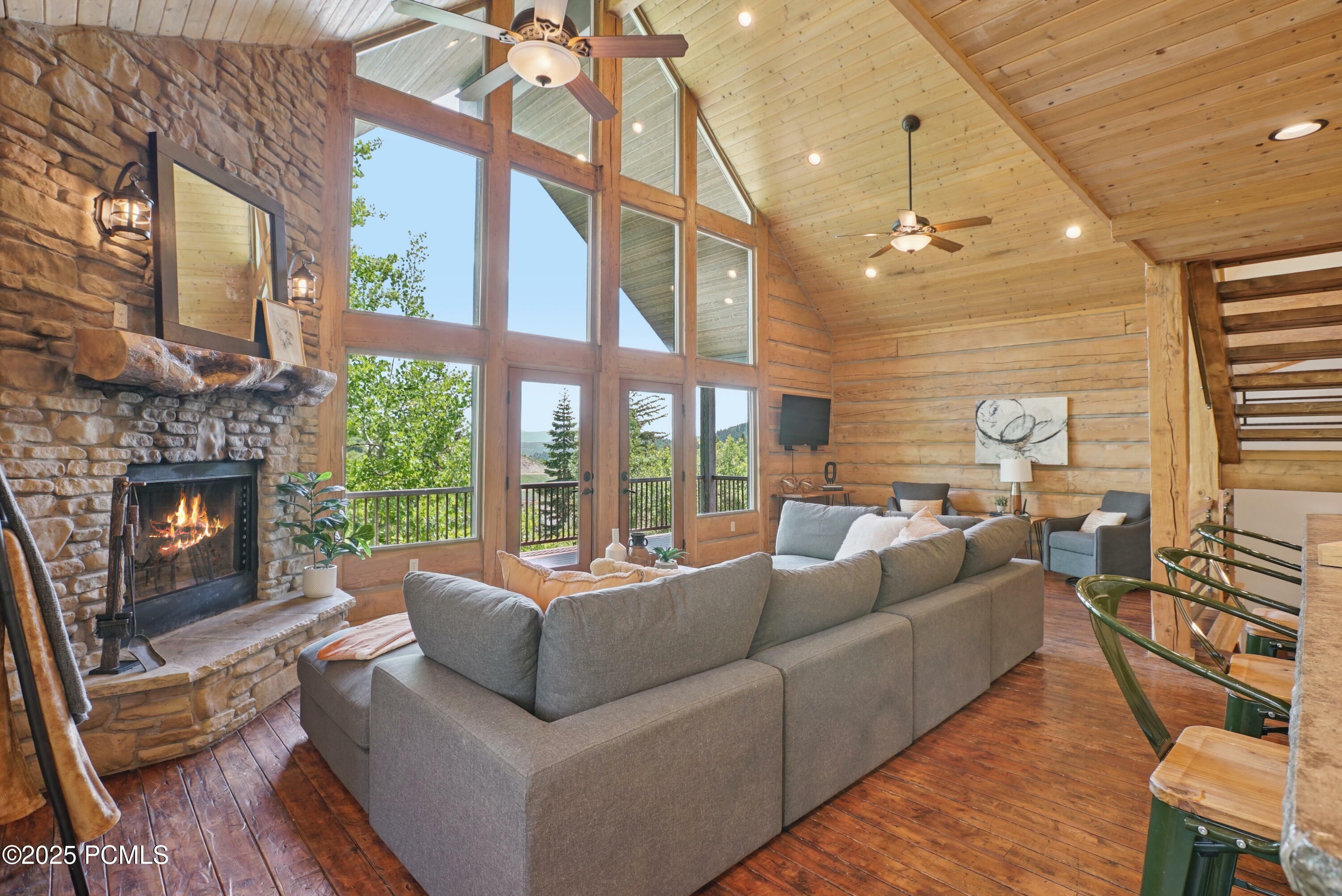 Property Photo: 120 Parkview Drive UT 84098