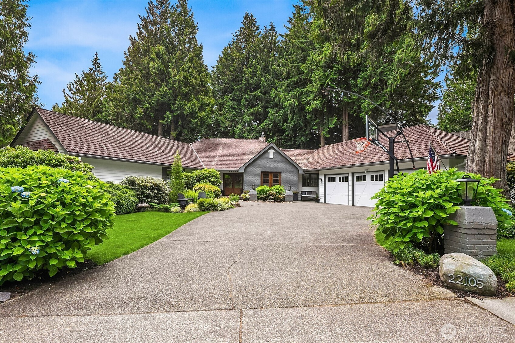 Property Photo: 22105 NE 28th Place WA 98074