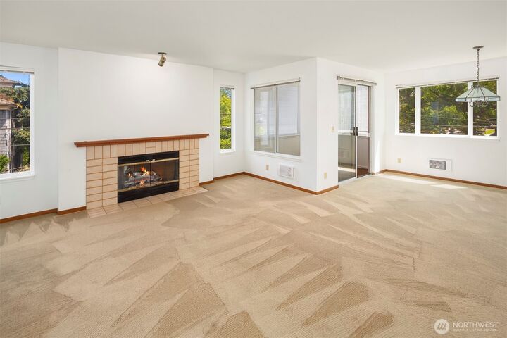 Property Photo:  1312 S Massachusetts Street 202  WA 98144 