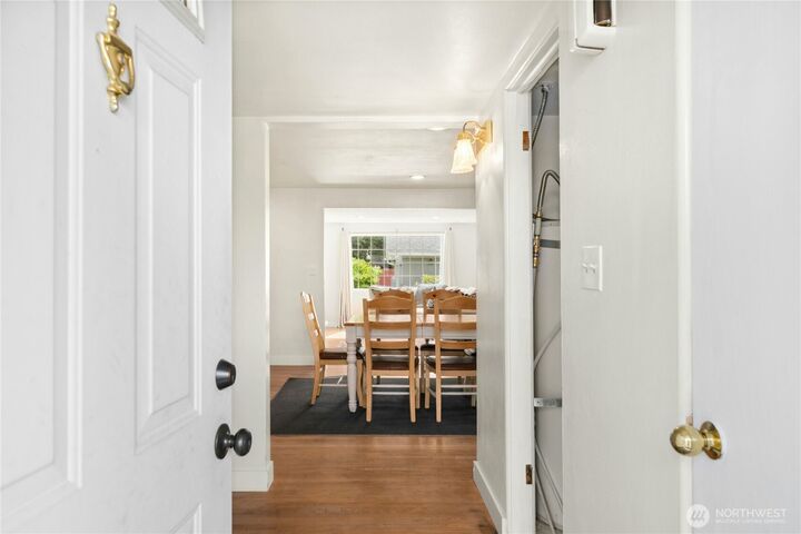 Property Photo:  1037  Harding Street  WA 98022 