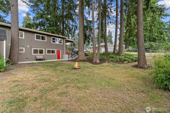 Property Photo:  18568  Densmore Avenue N  WA 98133 