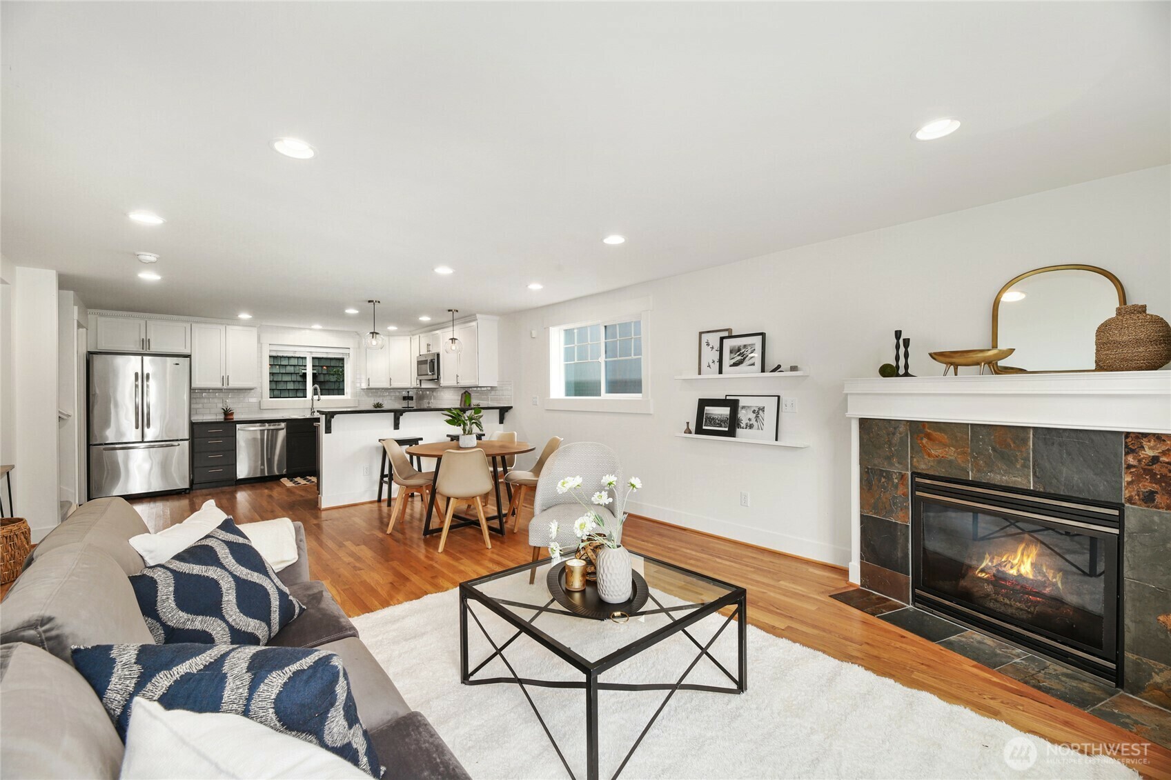 Property Photo:  9217  Roosevelt Way NE B  WA 98115 