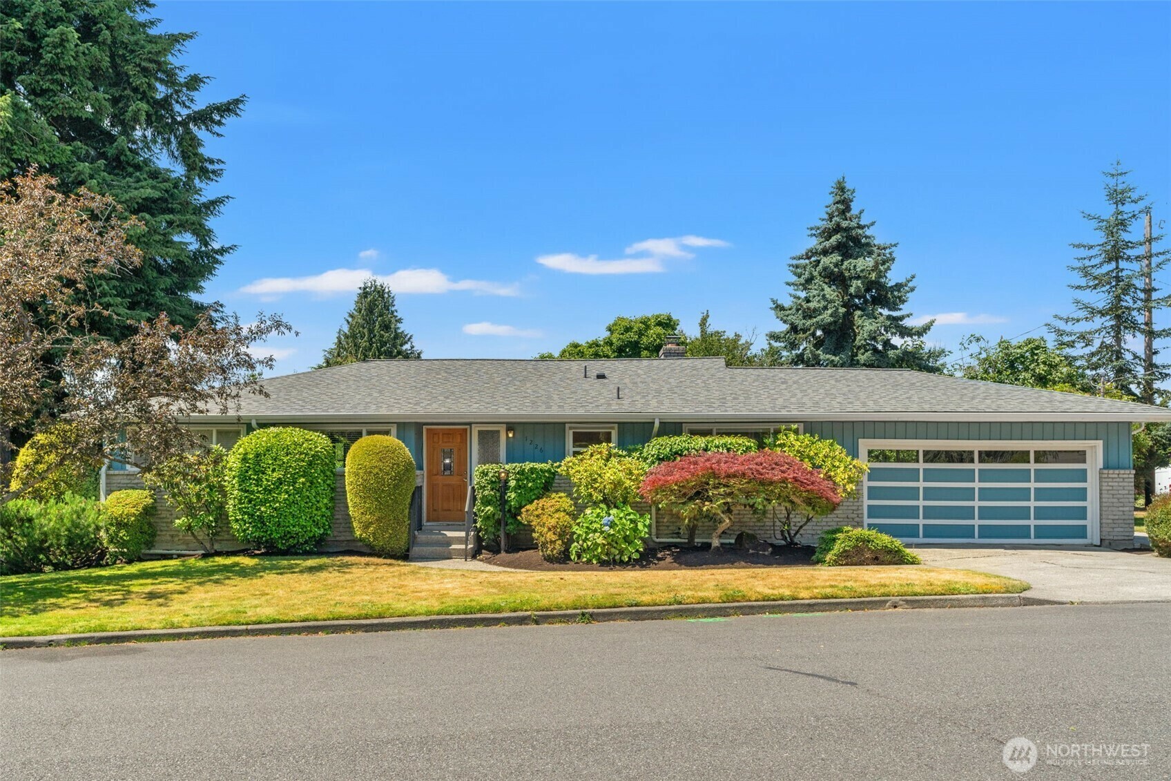 Property Photo: 1226 Coronado Place WA 98020