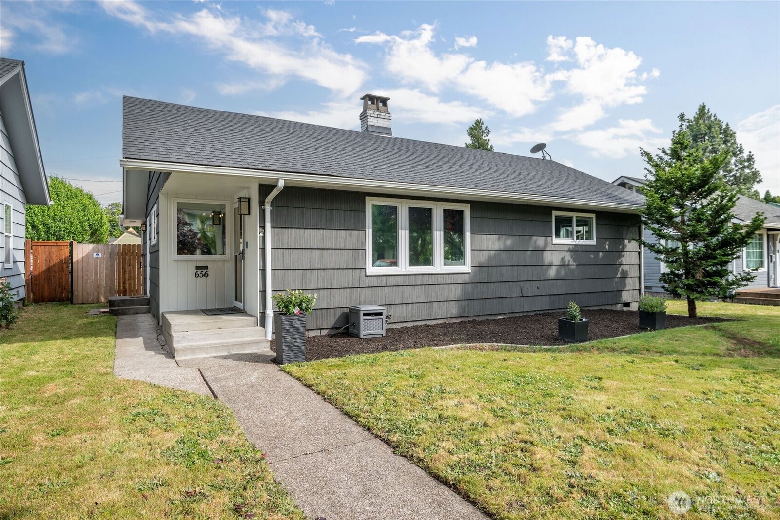 Property Photo:  656  22nd Avenue  WA 98632 