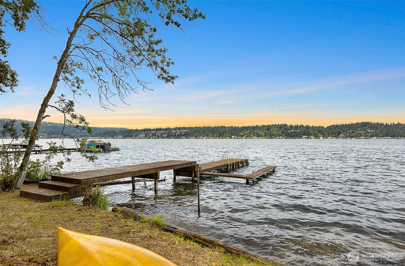 Property Photo: 1711 E Lake Sammamish Place SE WA 98075