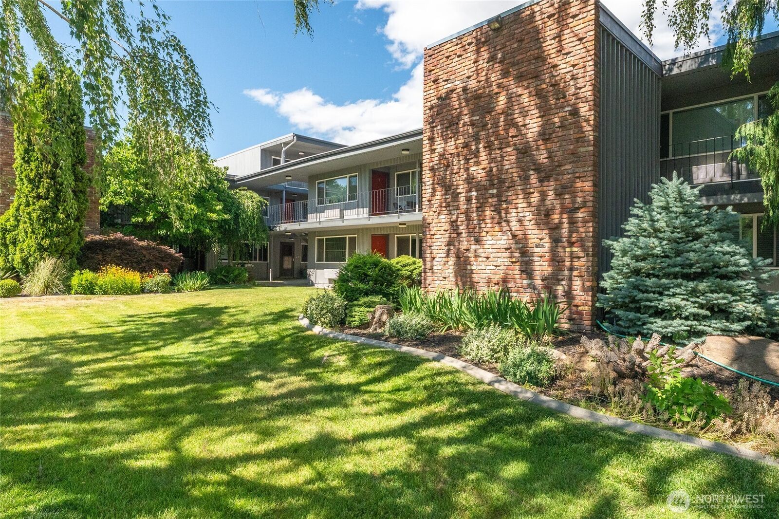 Property Photo:  201  Pennsylvania Avenue 15  WA 98801 