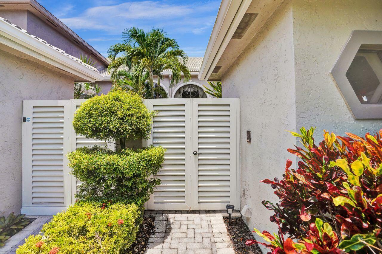 Property Photo: 5465 Monterey D Circle D FL 33484
