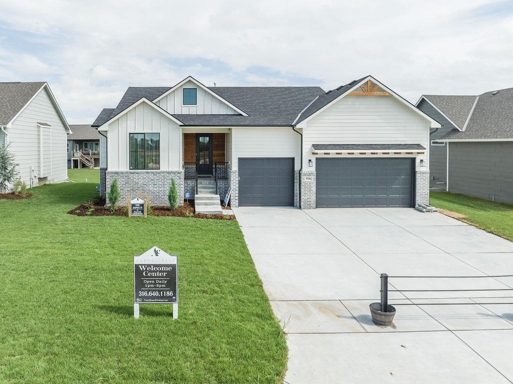 Property Photo: 1246 W Ravendale Ln KS 67052