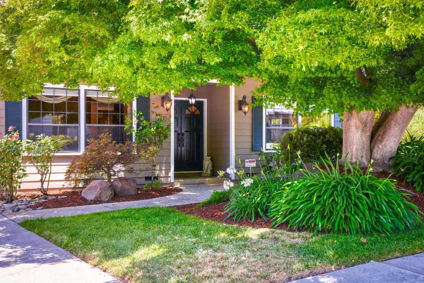 Property Photo:  1109 Foxhurst Way  CA 95120 