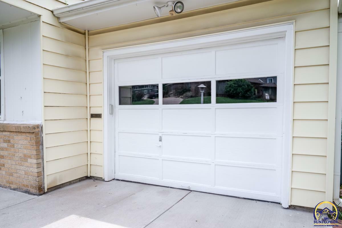 Property Photo: 1407 SW McAlister Ave KS 66604