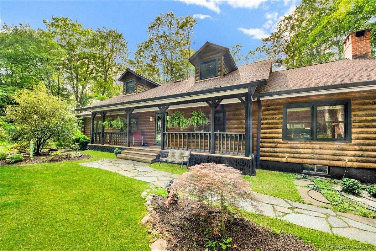 Property Photo: 7 Plantation Court CT 06801