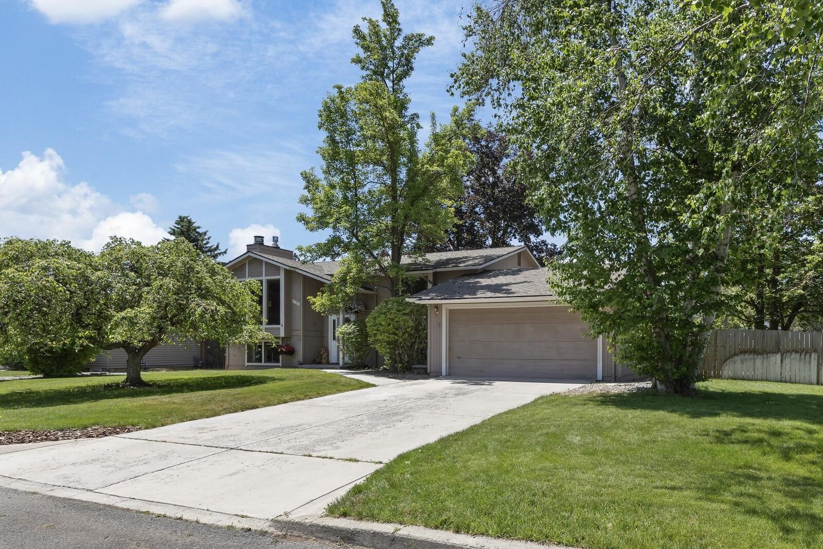Property Photo: 3810 S Moffitt Rd WA 99206