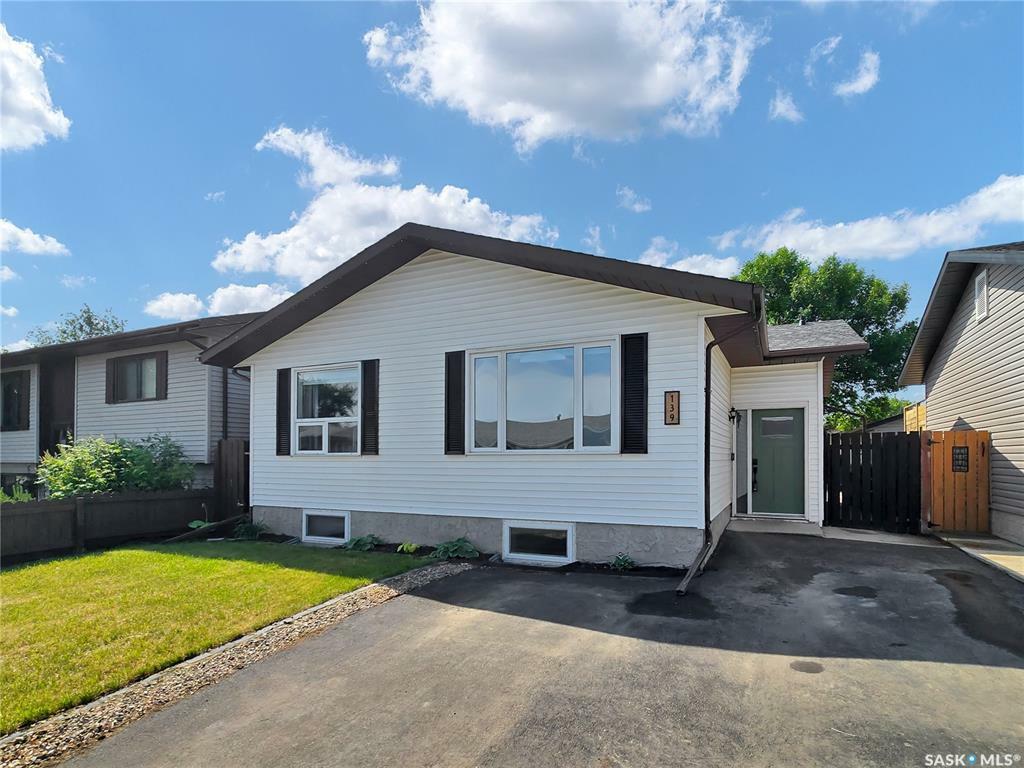 139 Whelan Crescent  Saskatoon SK S7L 6W3 photo