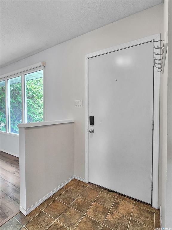 Property Photo: 514 Trent Crescent SK S7H 4T1