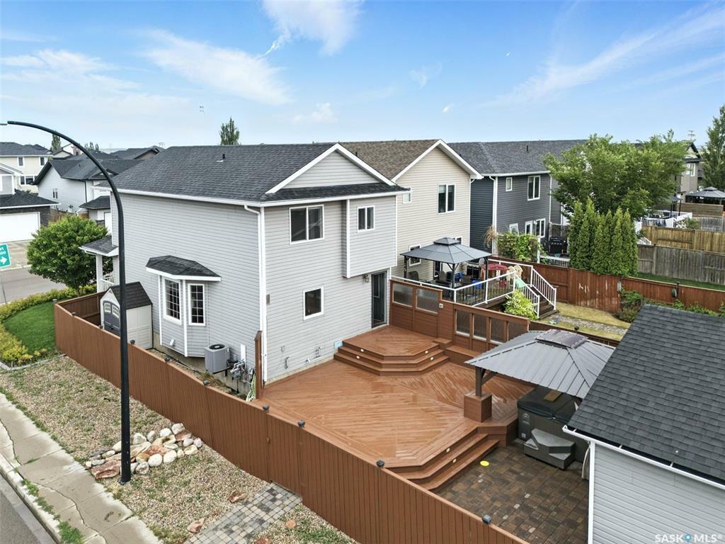 Property Photo: 826 Padget Crescent SK S7W 0H3