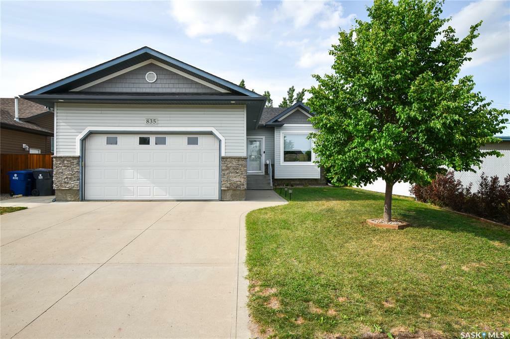 835 Columbia Way  Martensville SK S0K 2T0 photo