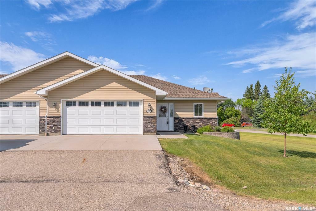 Property Photo: 321 2nd Street S SK S0K 4R0