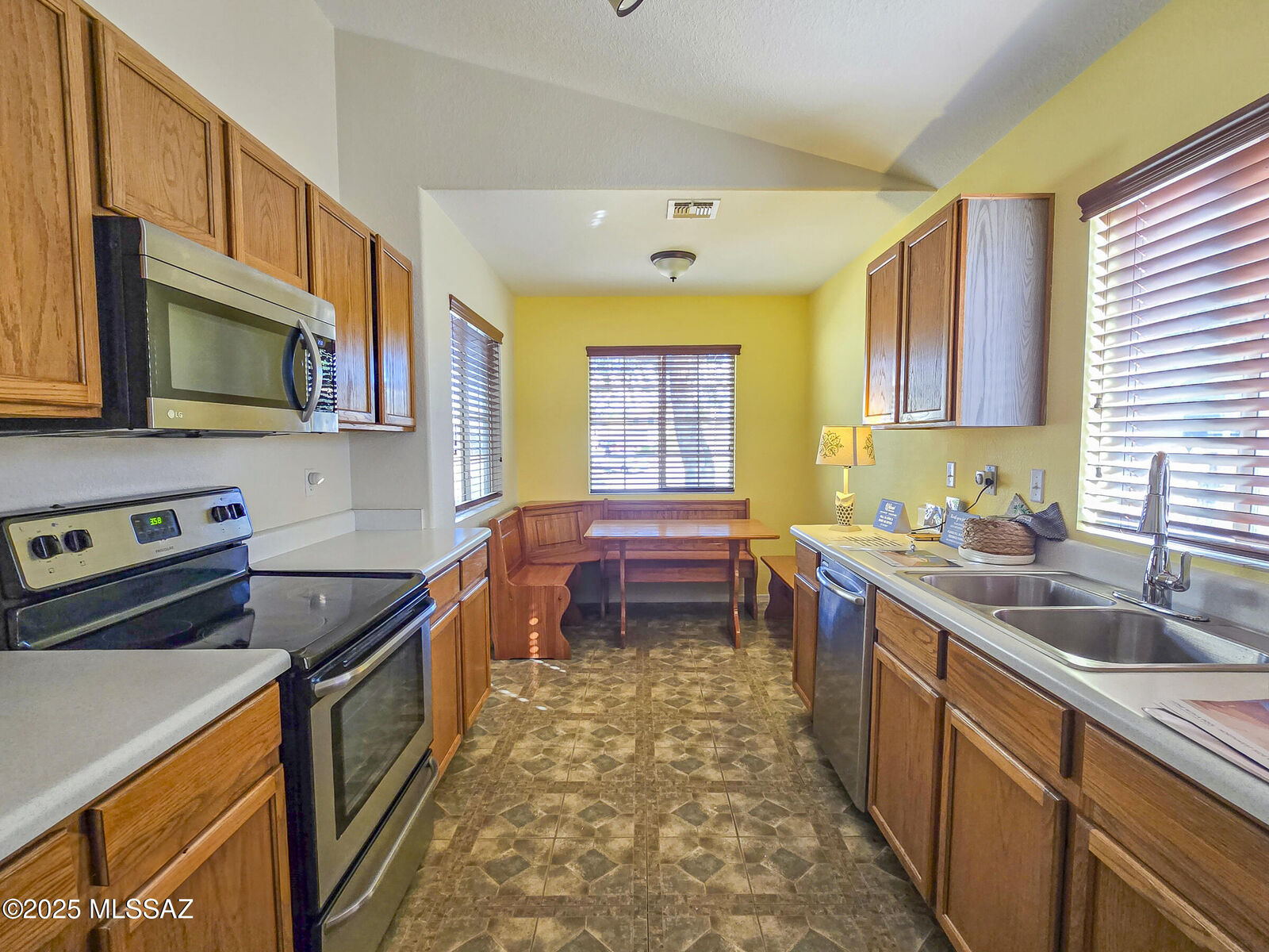 Property Photo: 3710 W Sunbright Drive AZ 85742