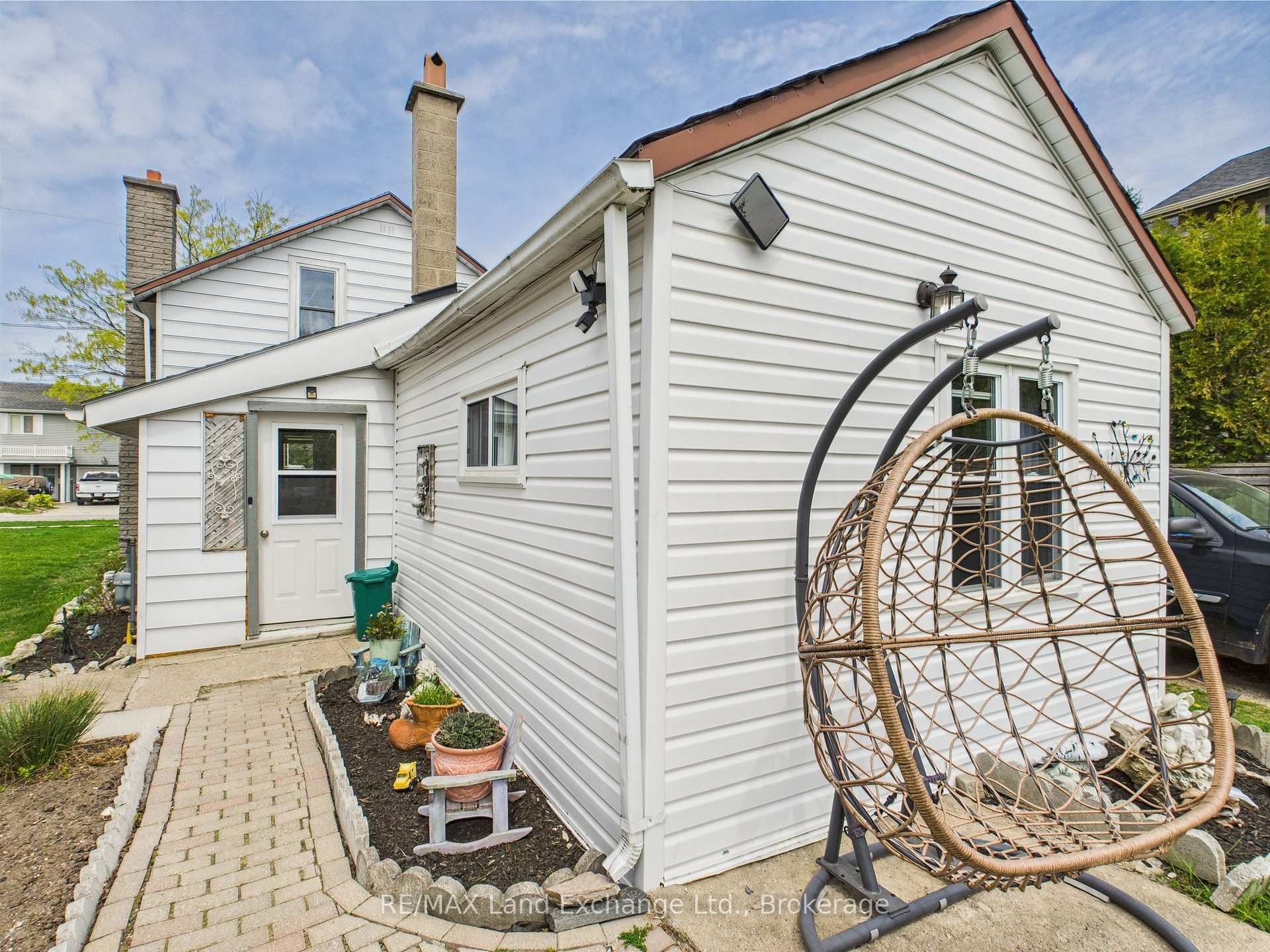 Property Photo: 581 Huron Terrace ON N2Z 2H2