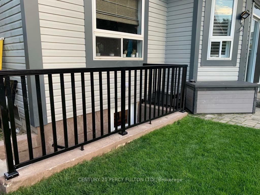 Property Photo: 389 Whitby Shores Grnwy N/A ON L1N 9R6