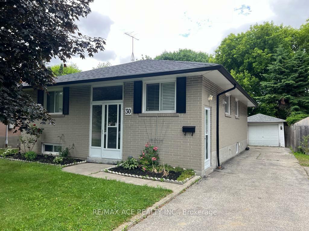 Property Photo: 30 Oakridge Drive Main ON M1M 2A4