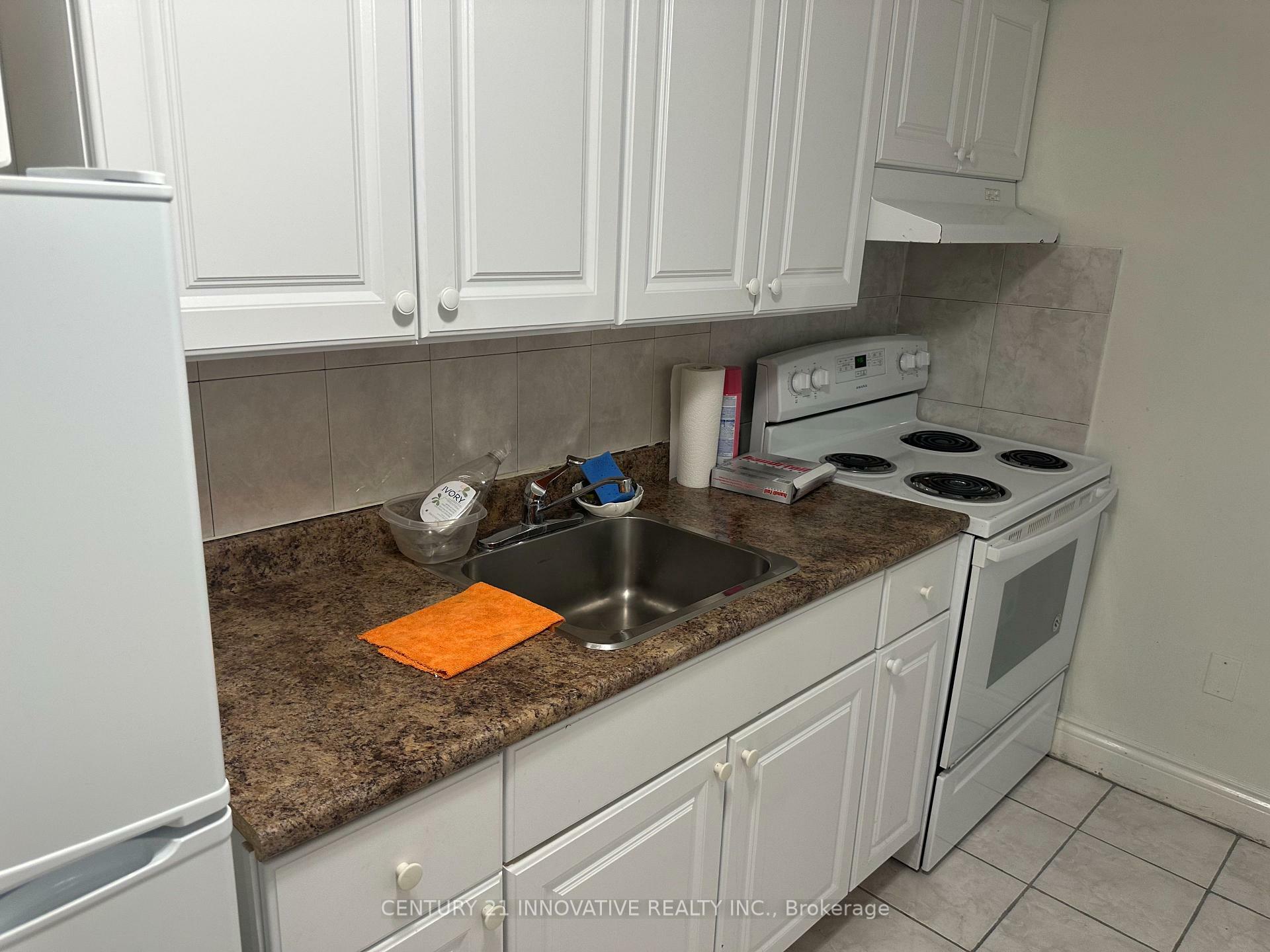 308 Granby Court  Pickering ON L1V 7B9 photo