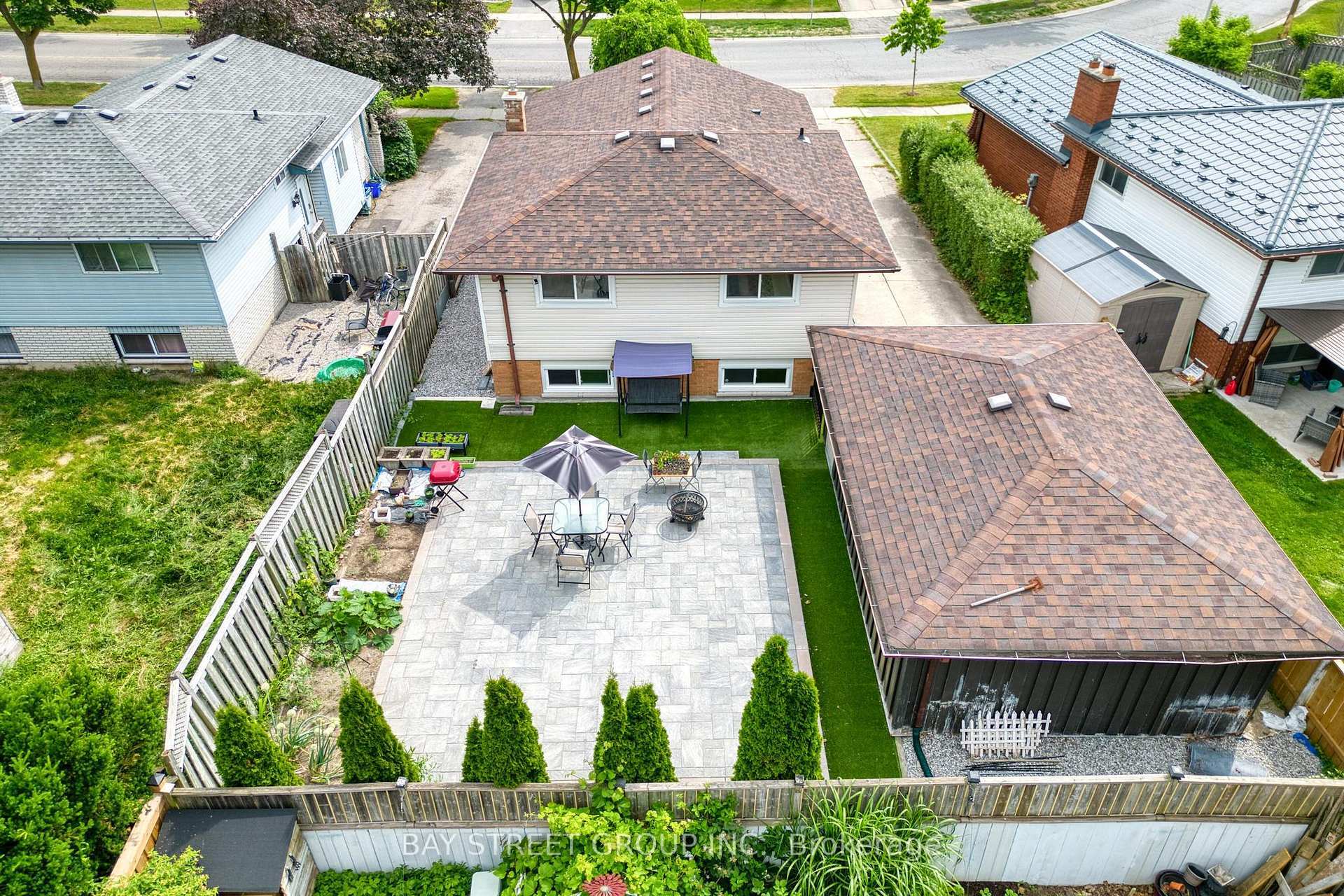 Property Photo:  90 Ashbury Avenue  ON N6E 1T1 