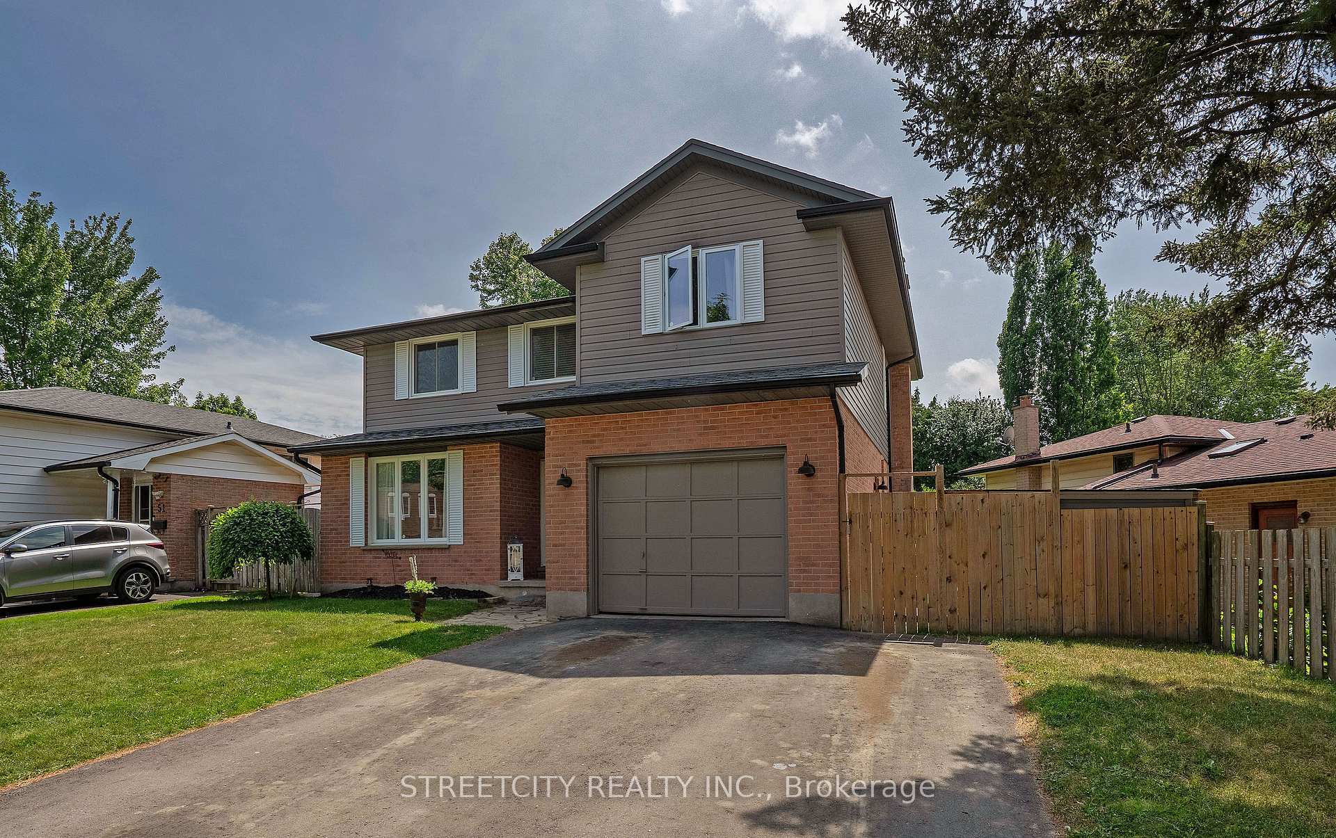 Property Photo: 47 Fox Hollow Crescent ON N6G 3R1