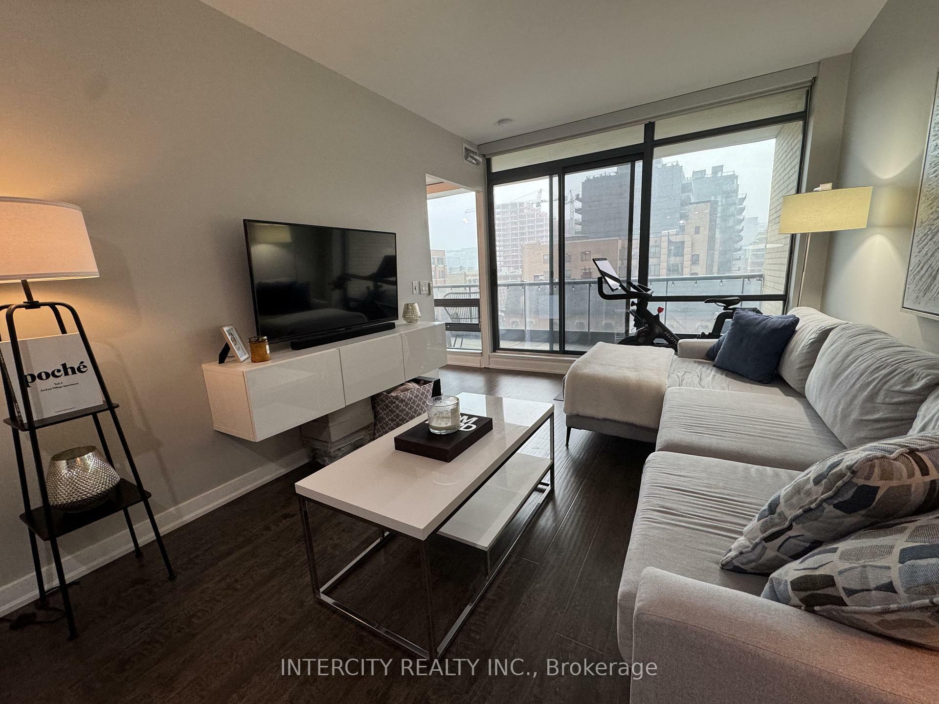 Property Photo: 438 King Street W 606 ON M5V 3T9