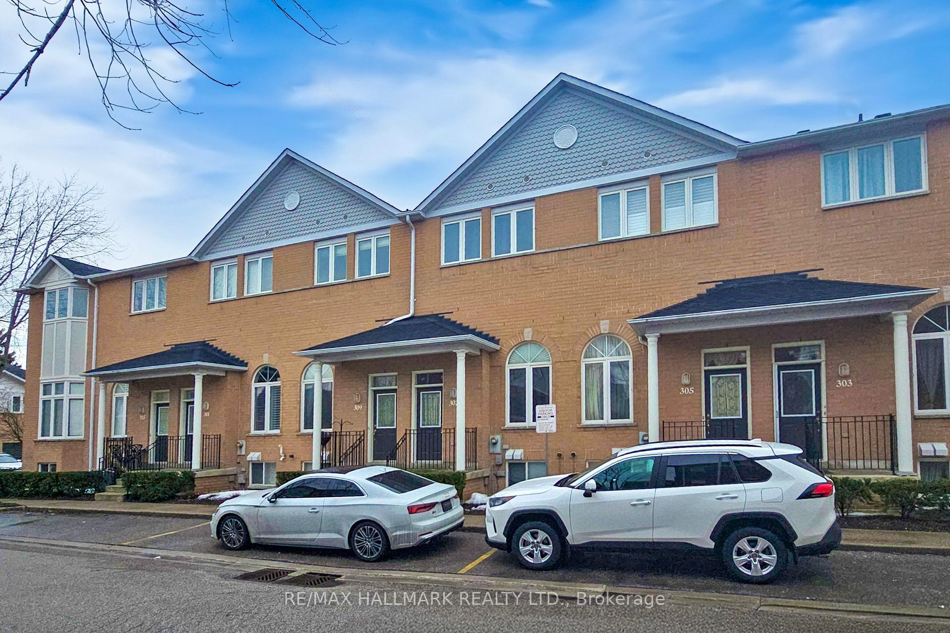 Property Photo: 83 Mondeo Drive 307 ON M1P 5B6