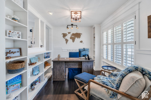 Property Photo: 914 W Red Fox Ln UT 84045
