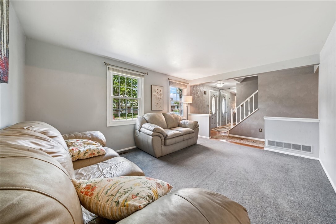 Property Photo: 115 Southridge Dr PA 15146