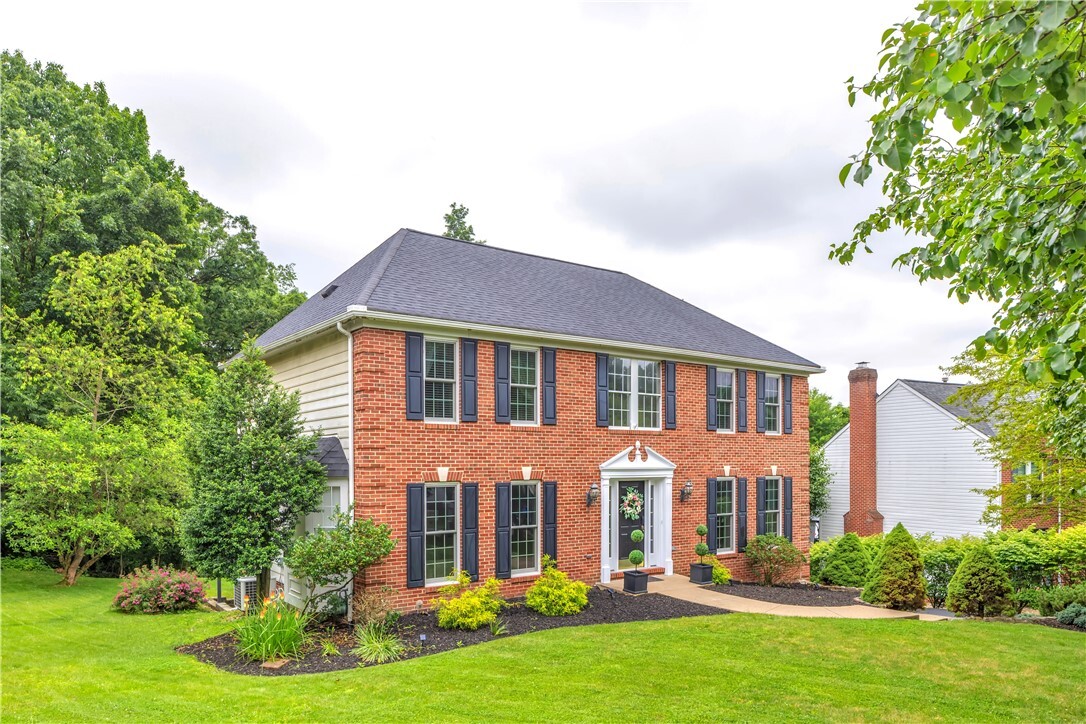 Property Photo: 406 Pin Oak Ct PA 15108