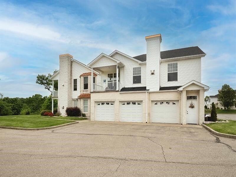 Property Photo: 232 Adams Pointe Blvd 6 PA 16046