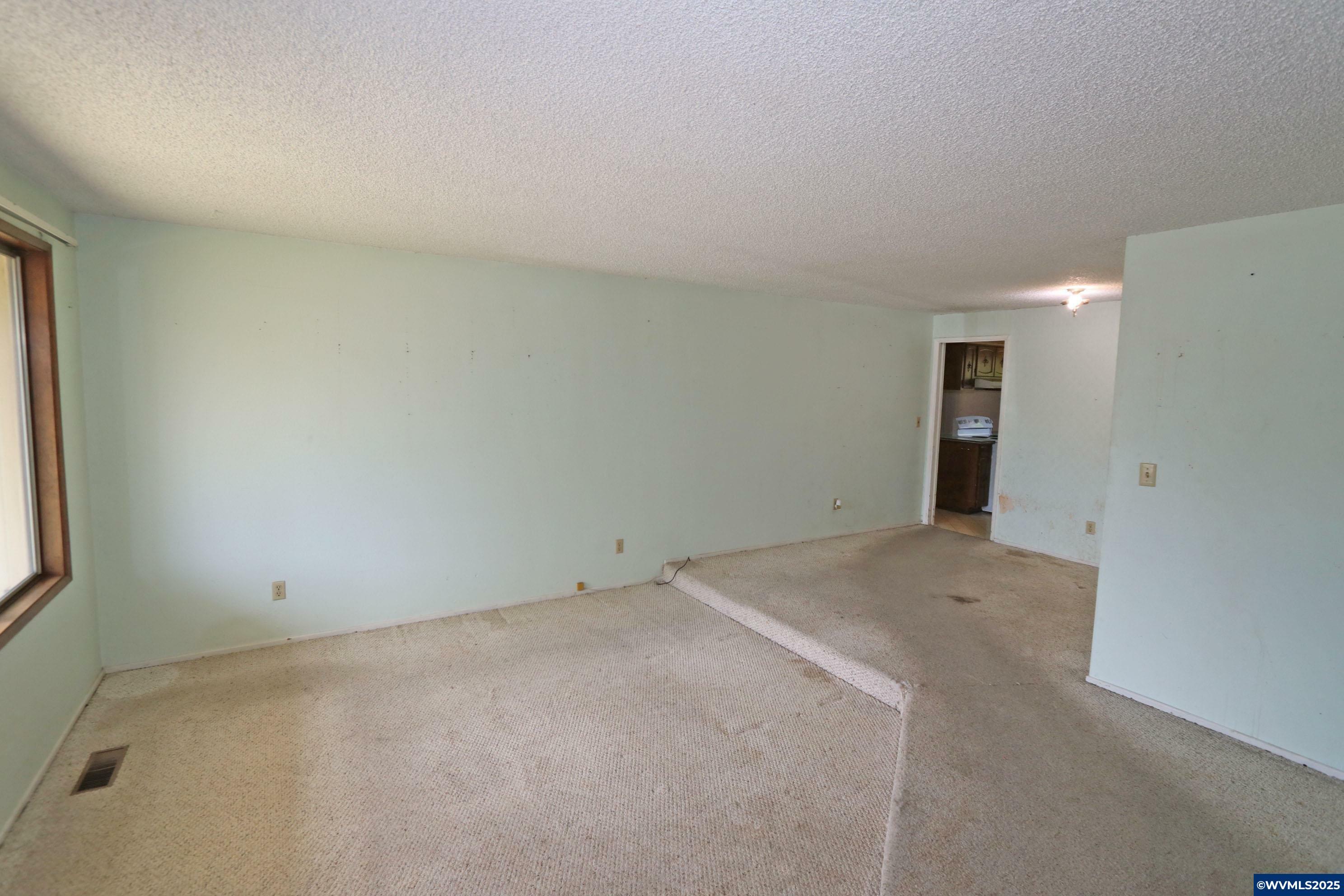 Property Photo: 3300 Devon Pl SE OR 97322