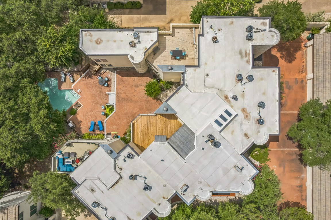 Property Photo: 1 Crystal Springs Court Court H TX 78738