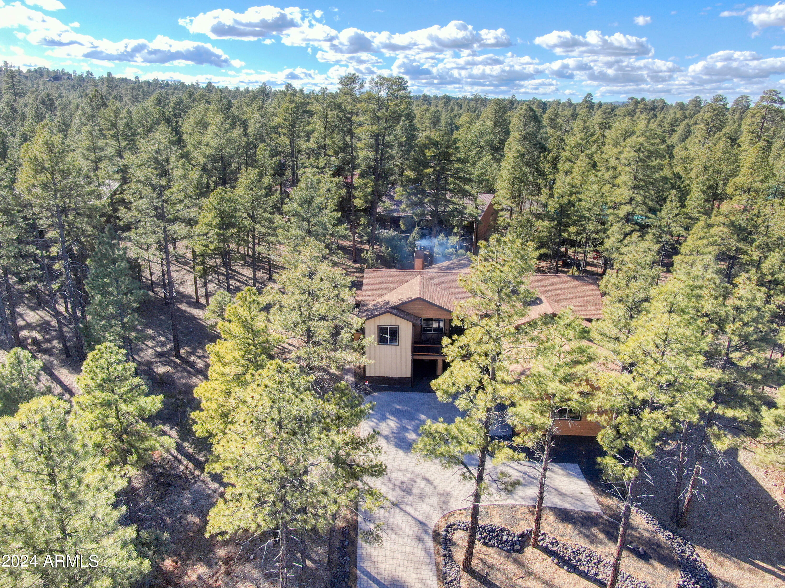 Property Photo: 1060 S Lakeside Trail AZ 85901