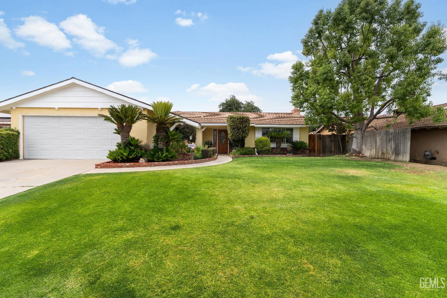 Property Photo:  4016 Granada Avenue  CA 93309 