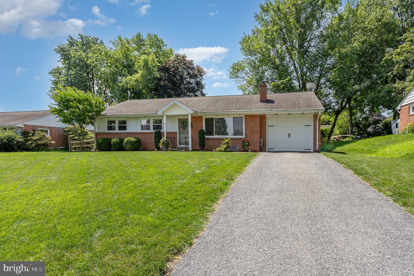 Property Photo: 1556 Lambeth Road PA 17601