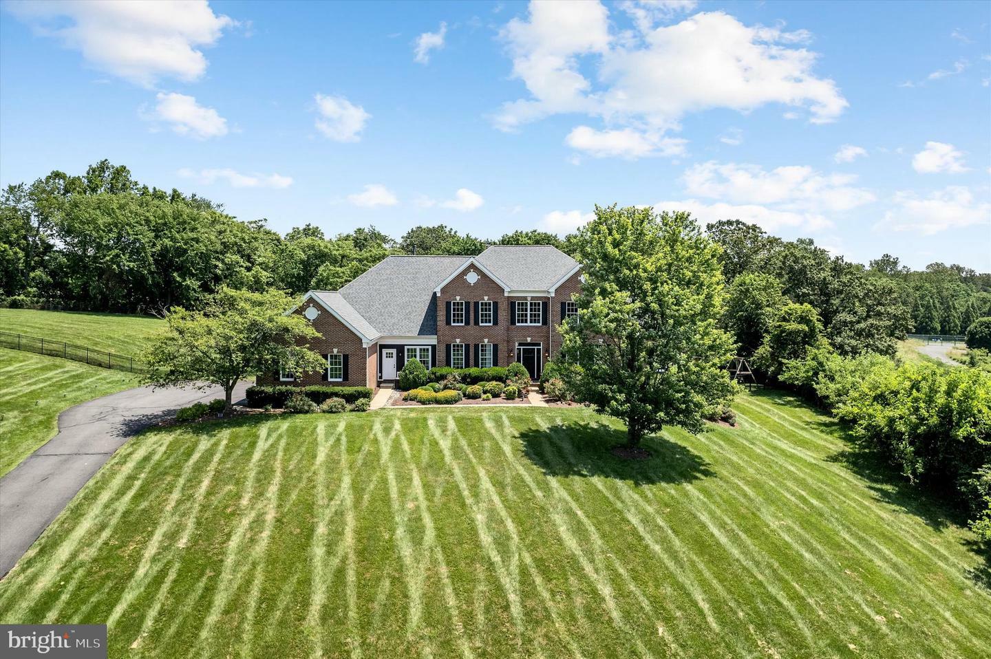 Property Photo: 18132 Shenstone Run Court VA 20175