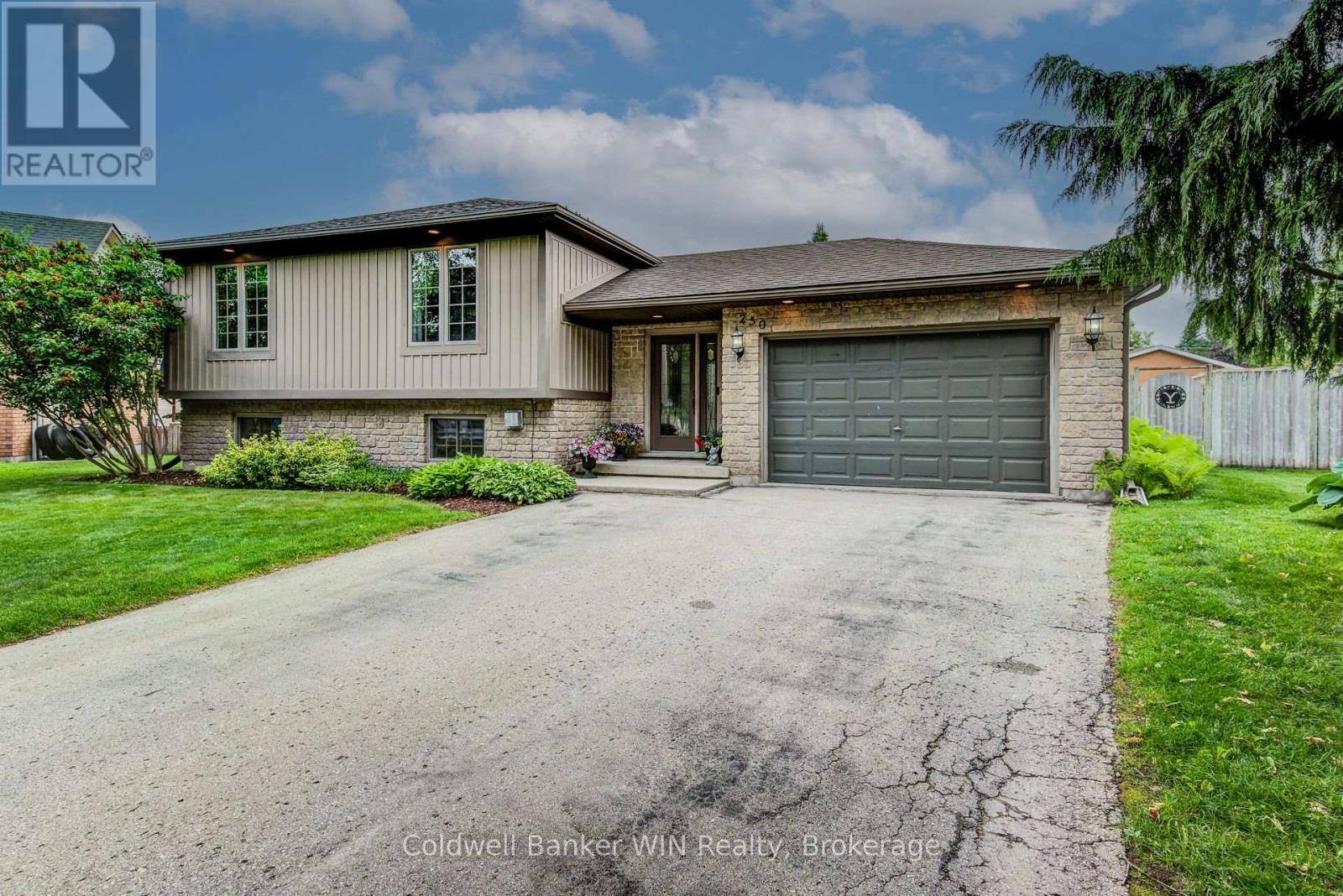 Property Photo: 250 Justin'S Place ON N0G 2L3